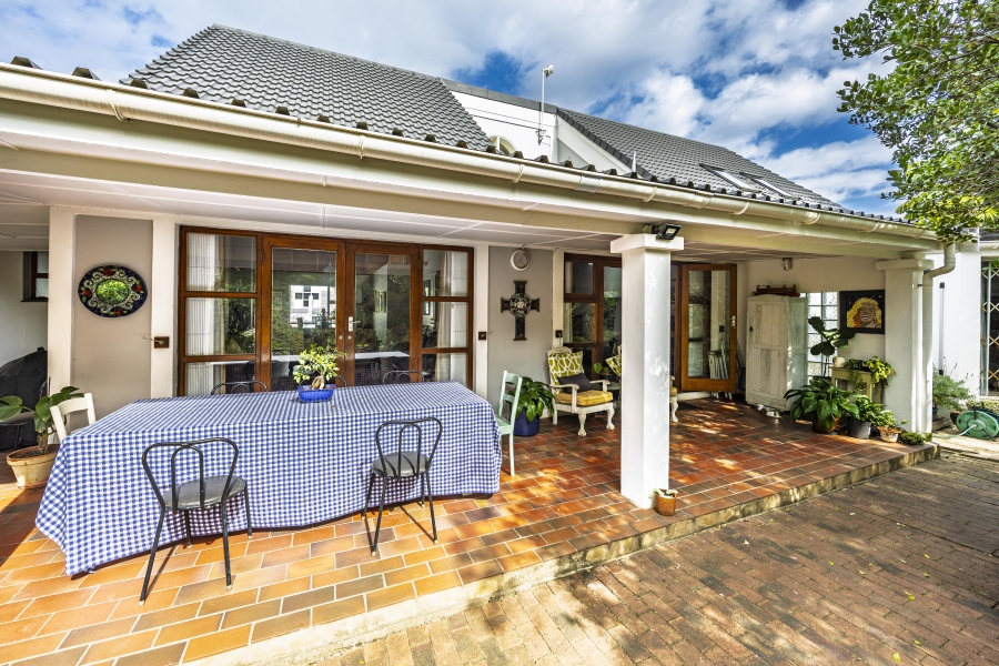 4 Bedroom Property for Sale in Bonza Bay Eastern Cape